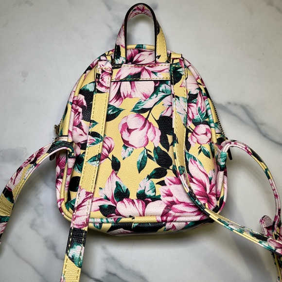 Guess small backpack - Picture 4 of 4